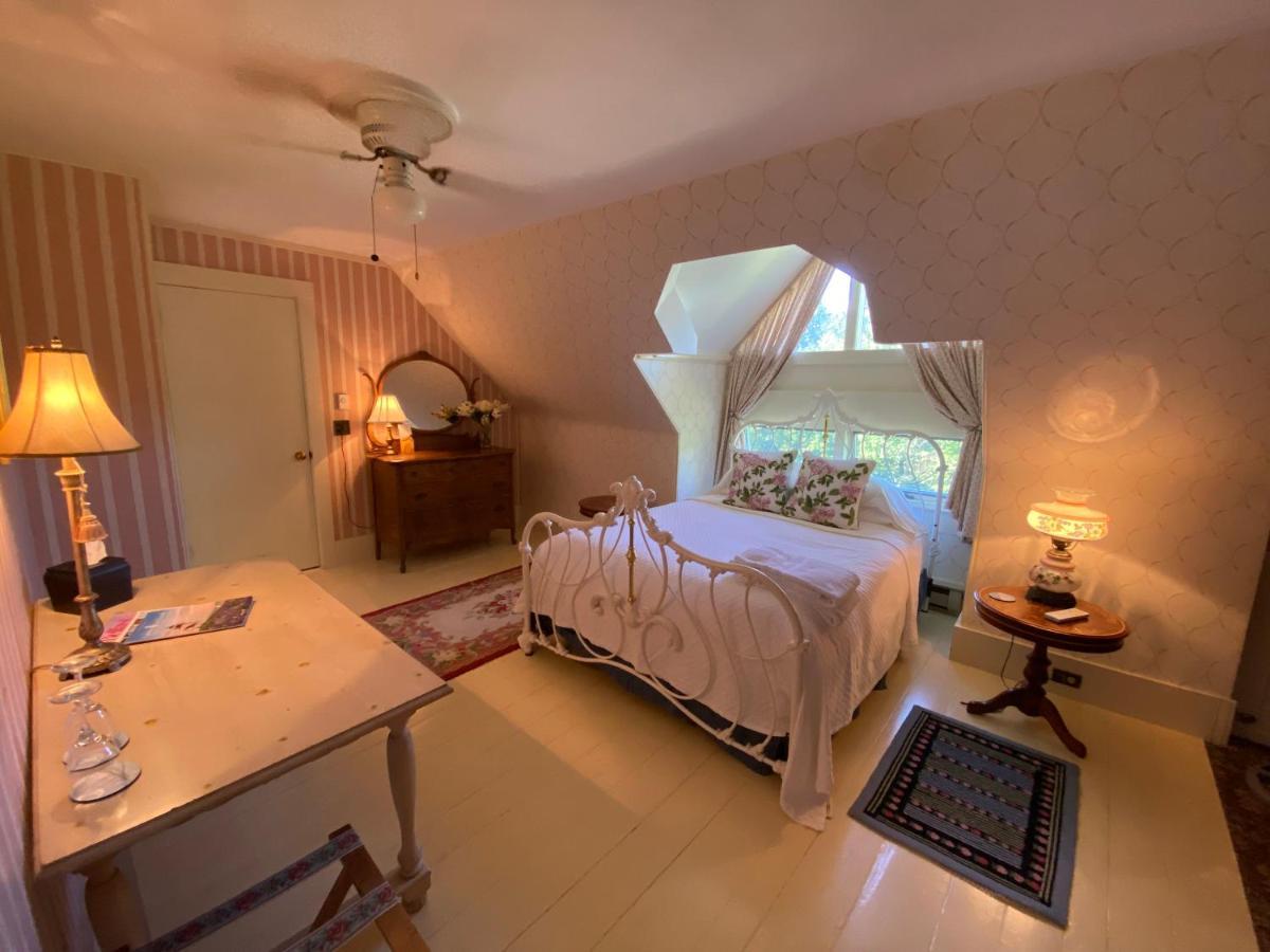 Victorian By The Sea Bed and Breakfast Lincolnville Buitenkant foto