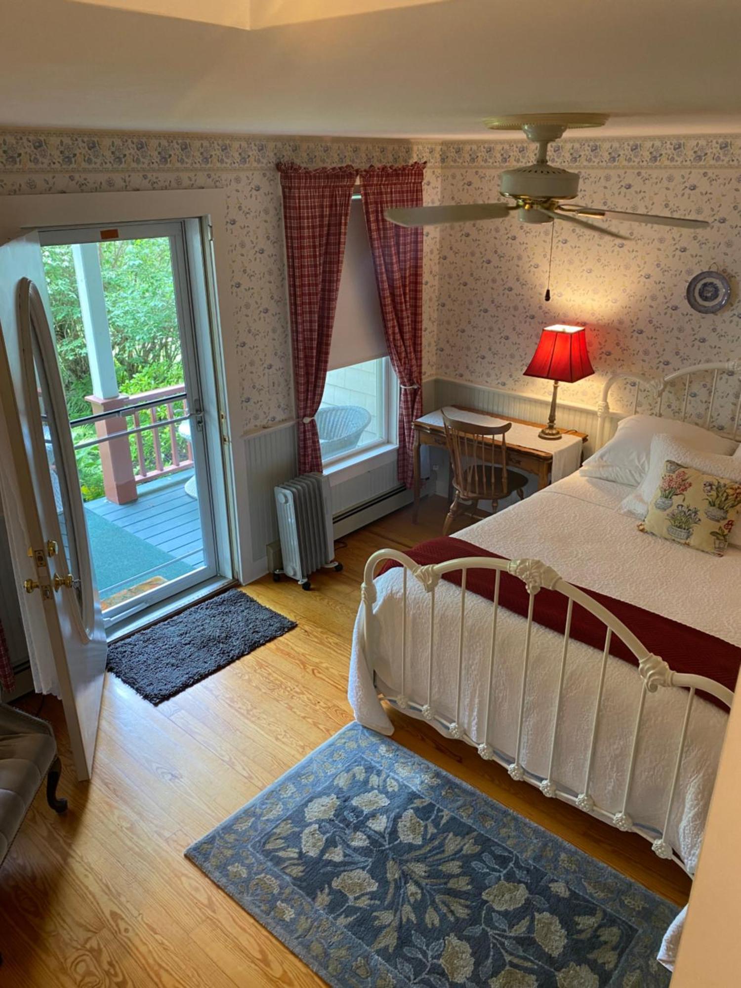 Victorian By The Sea Bed and Breakfast Lincolnville Buitenkant foto