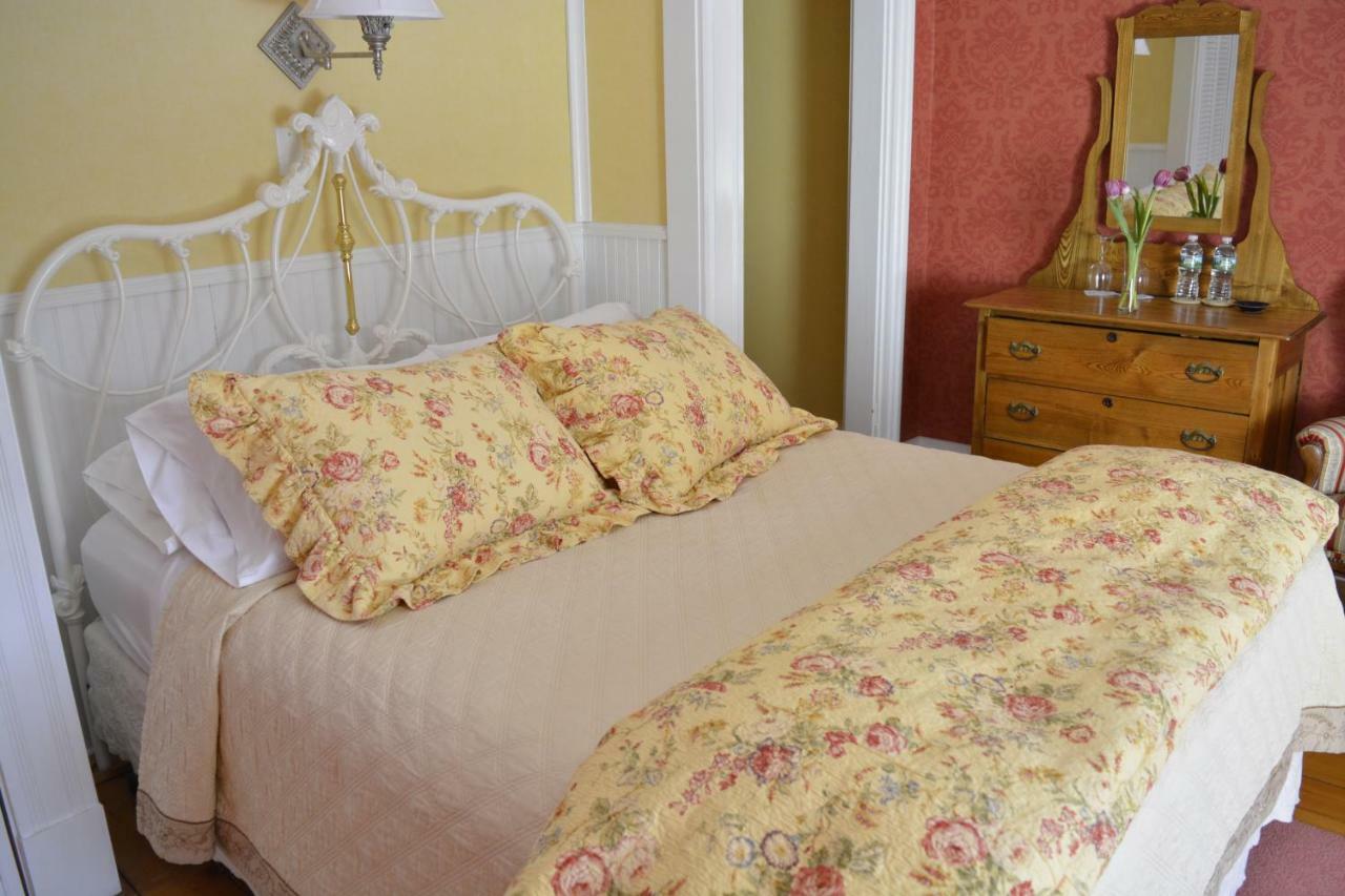 Victorian By The Sea Bed and Breakfast Lincolnville Buitenkant foto